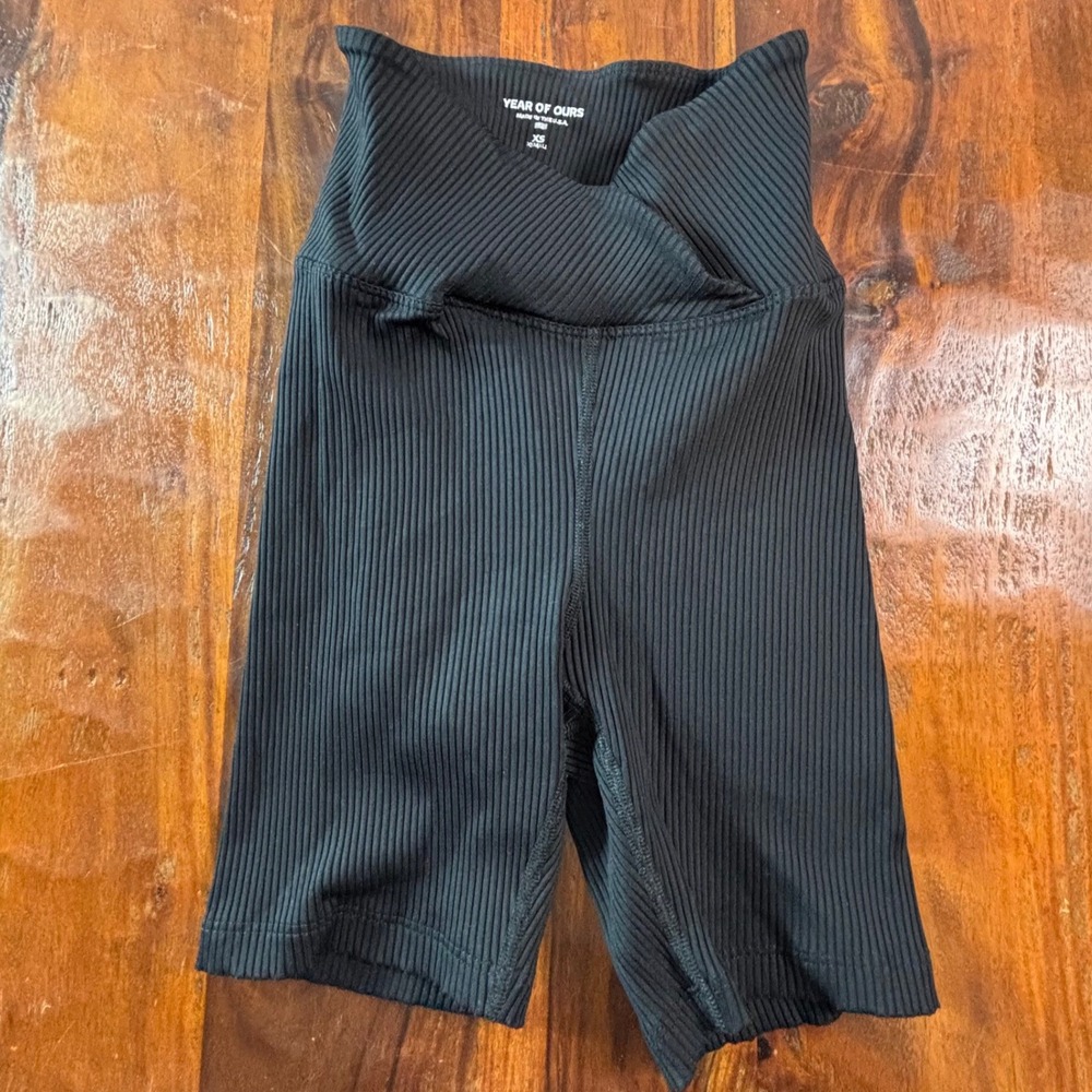 Year of Ours Ribbed V-Waist Biker Shorts Black XS High Rise Activewear USA